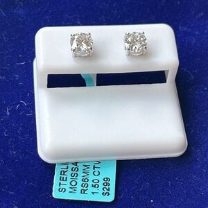 Moissanite‎ Diamond solitaire Stud Earrings VVSD